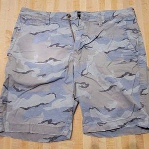 American Eagle blue and khaki camo shorts size 32
